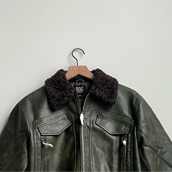 New Urban Outfitters BDG Janine Faux Leather Cropped Aviator Jacket Fur Collar - Picture 6 of 16